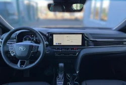 Toyota Camry      2.5 Hybrid     LED