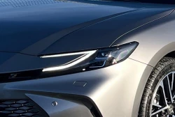 Toyota Camry      2.5 Hybrid     LED