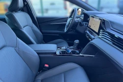 Toyota Camry      2.5 Hybrid     LED